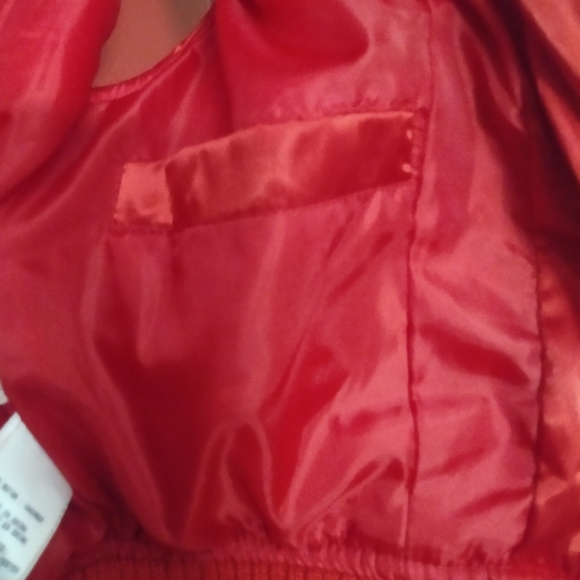 Guess women's small red vest, shiny/glossy - Picture 3 of 3